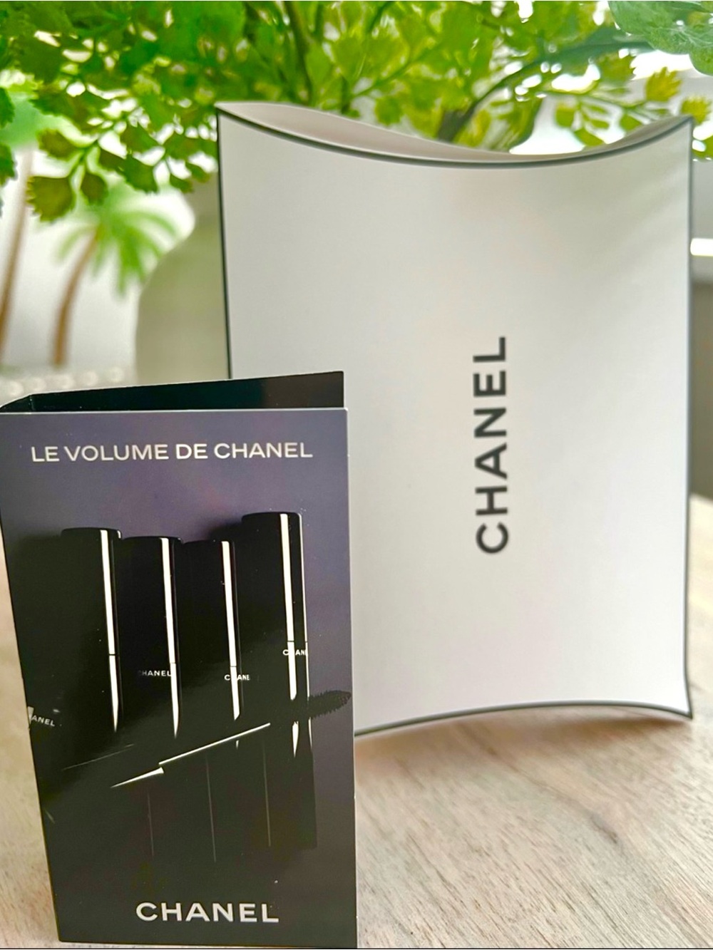 CHANEL Black Le Volume de Chanel mini Mascara Gift Set